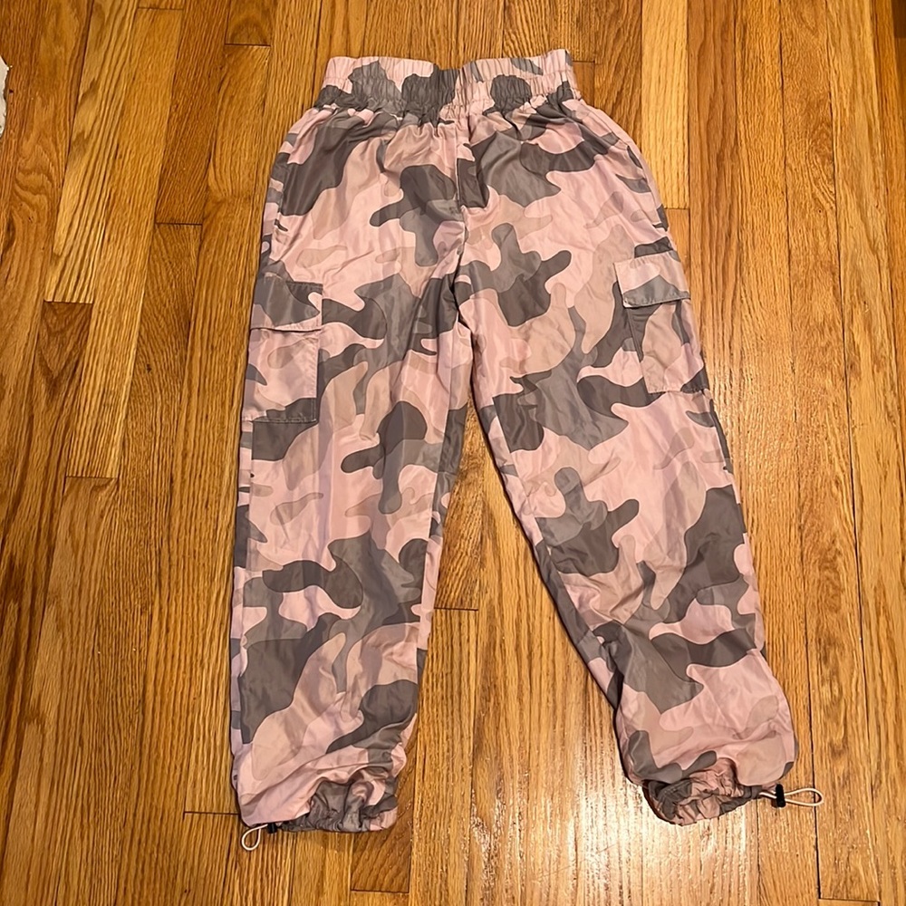 Forever21 • Women’s s Pink Camo Print Spocked Joggers